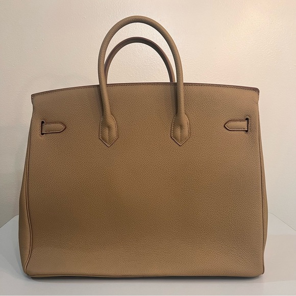 40cm Classic Leather Handbag with Gold Details - Picture 3 of 7